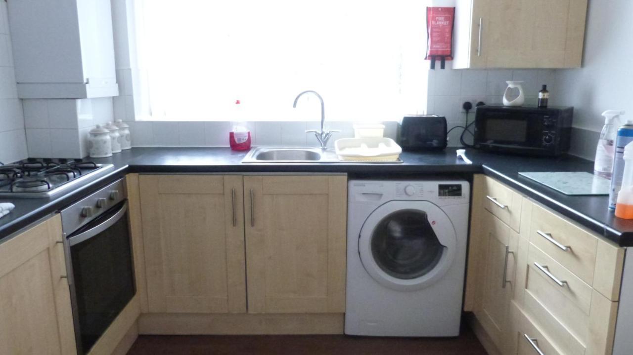 1000 m2, 3 yatak odalı, 1 banyolu , Watford bölgesinde Dış mekan fotoğraf