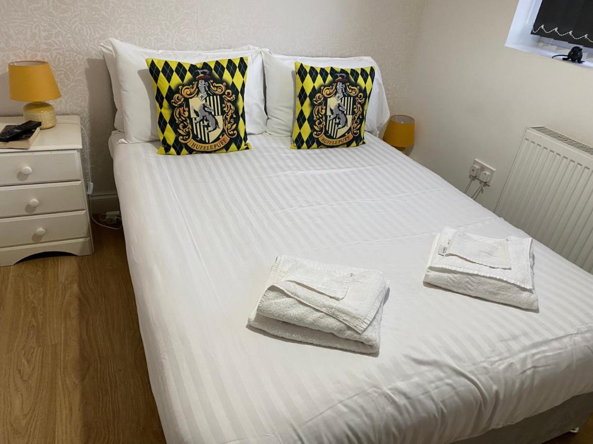 1000 m2, 3 yatak odalı, 1 banyolu , Watford bölgesinde Dış mekan fotoğraf