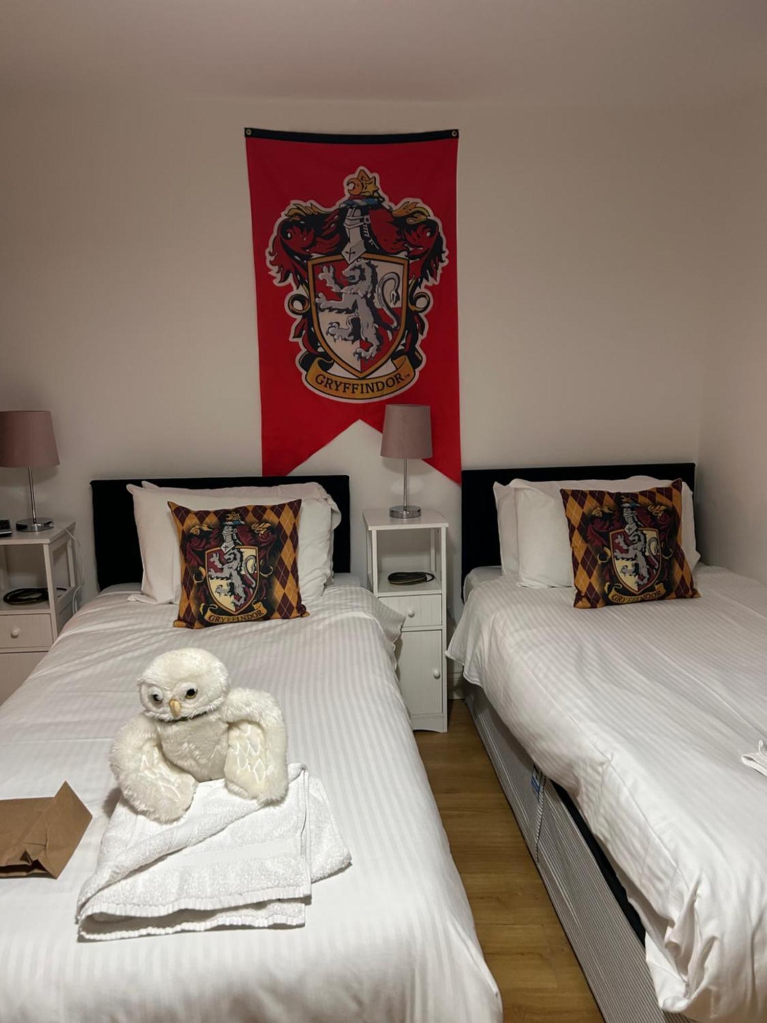 1000 m2, 3 yatak odalı, 1 banyolu , Watford bölgesinde Dış mekan fotoğraf