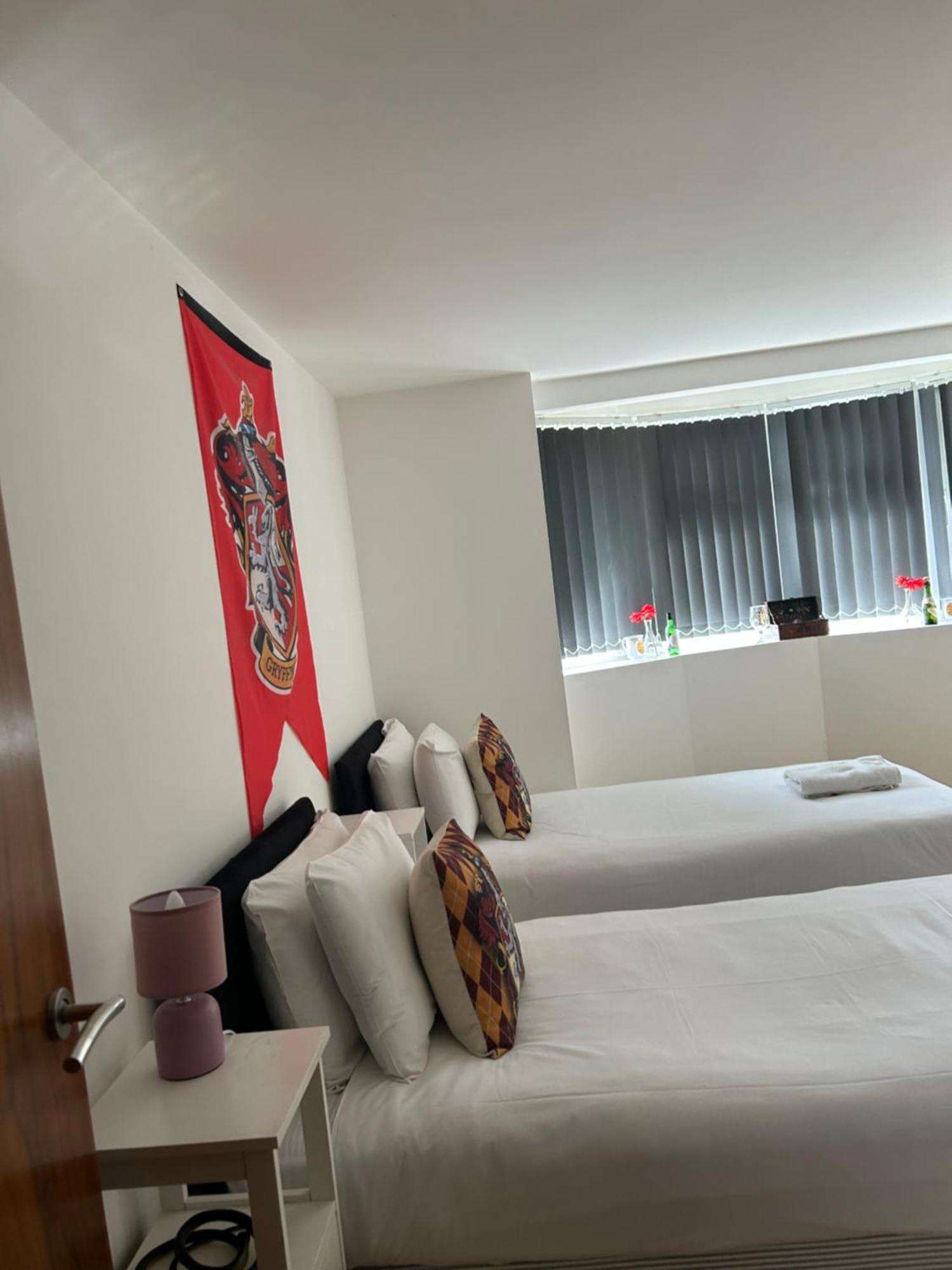 1000 m2, 3 yatak odalı, 1 banyolu , Watford bölgesinde Dış mekan fotoğraf